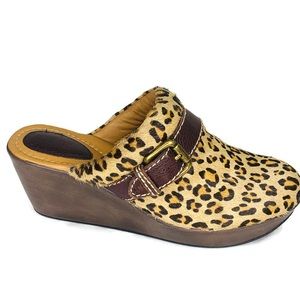 Fossil leopard print calf hair clogs size 8